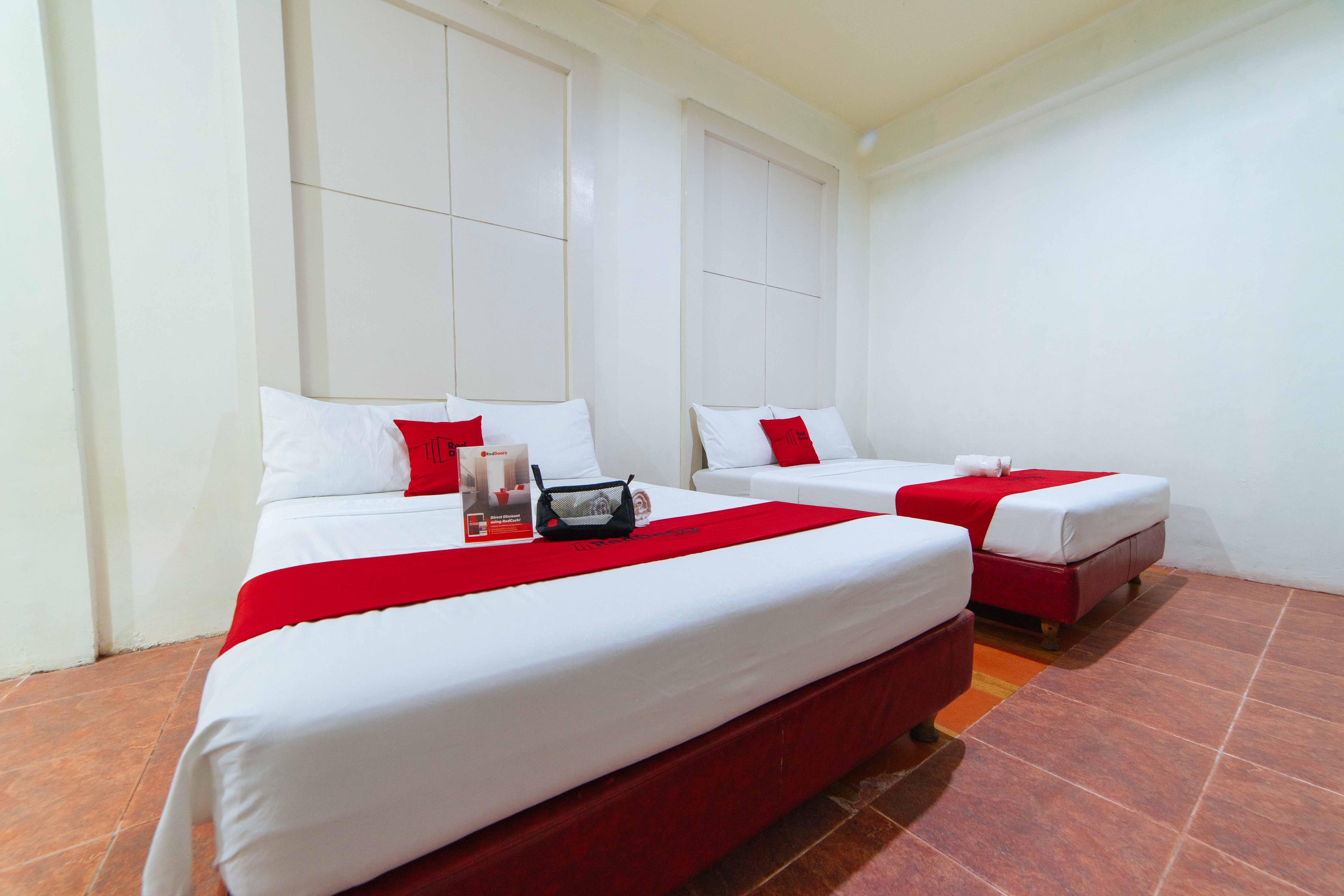 Reddoorz Near Walking Street Angeles City Bagian luar foto