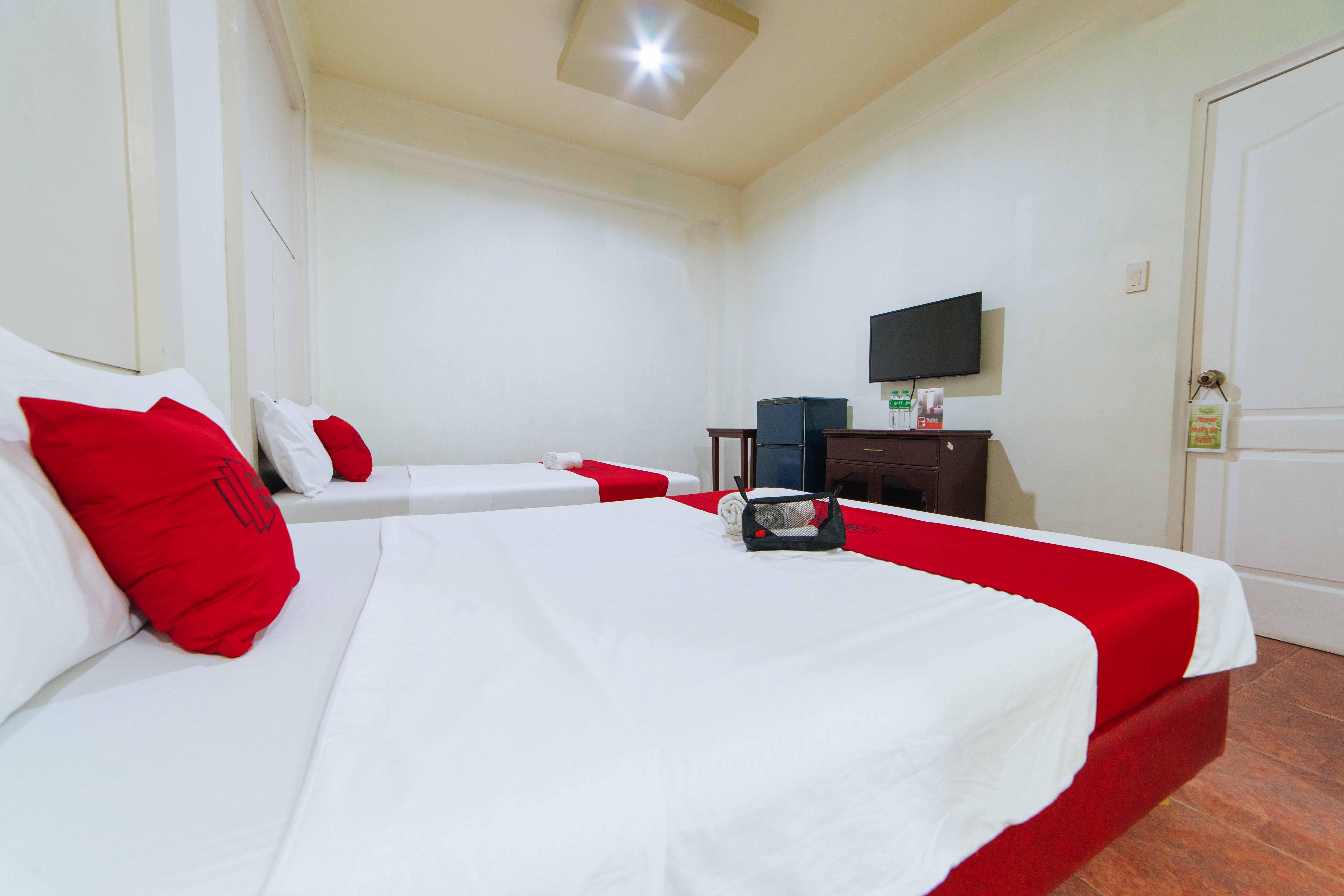 Reddoorz Near Walking Street Angeles City Bagian luar foto