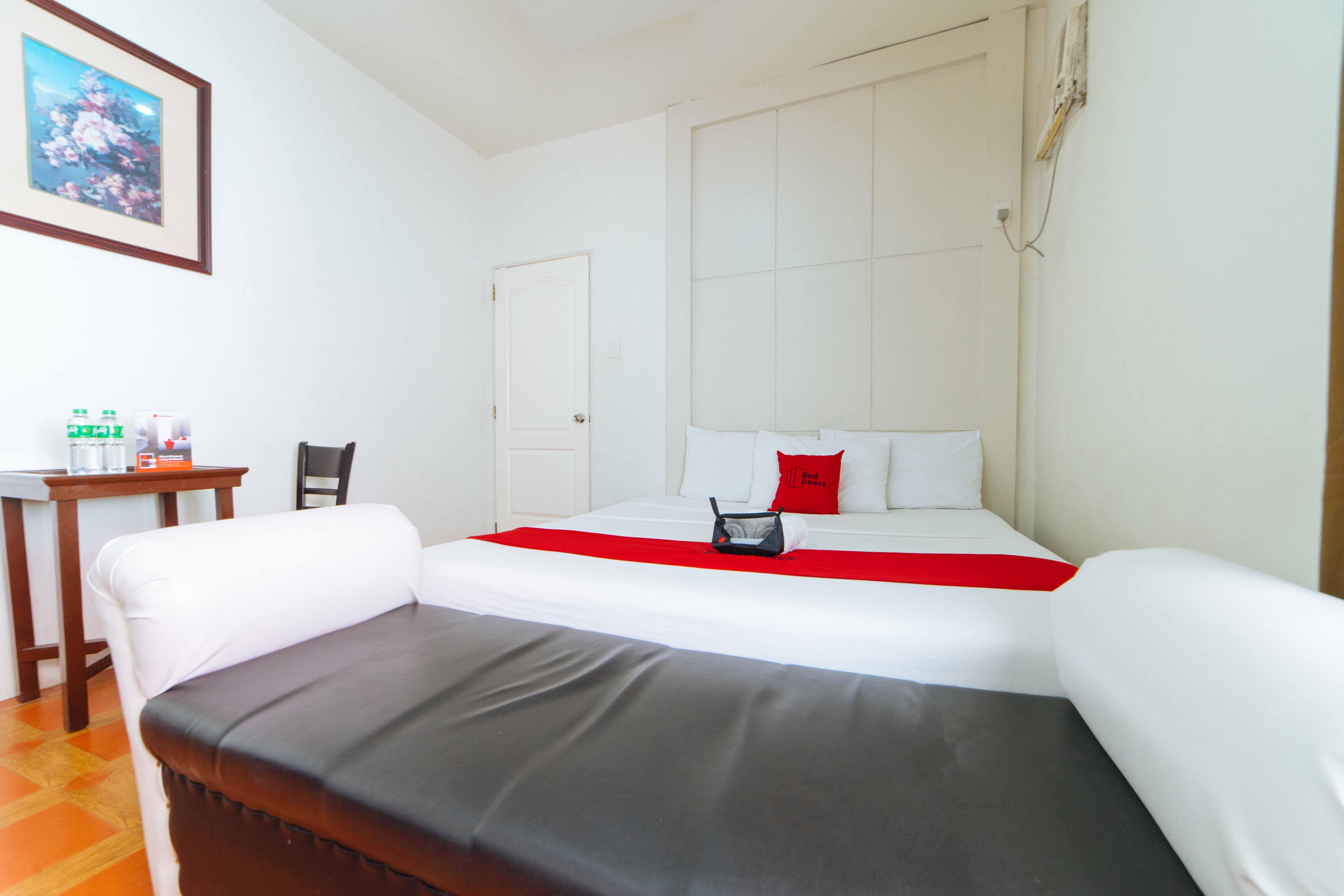 Reddoorz Near Walking Street Angeles City Bagian luar foto