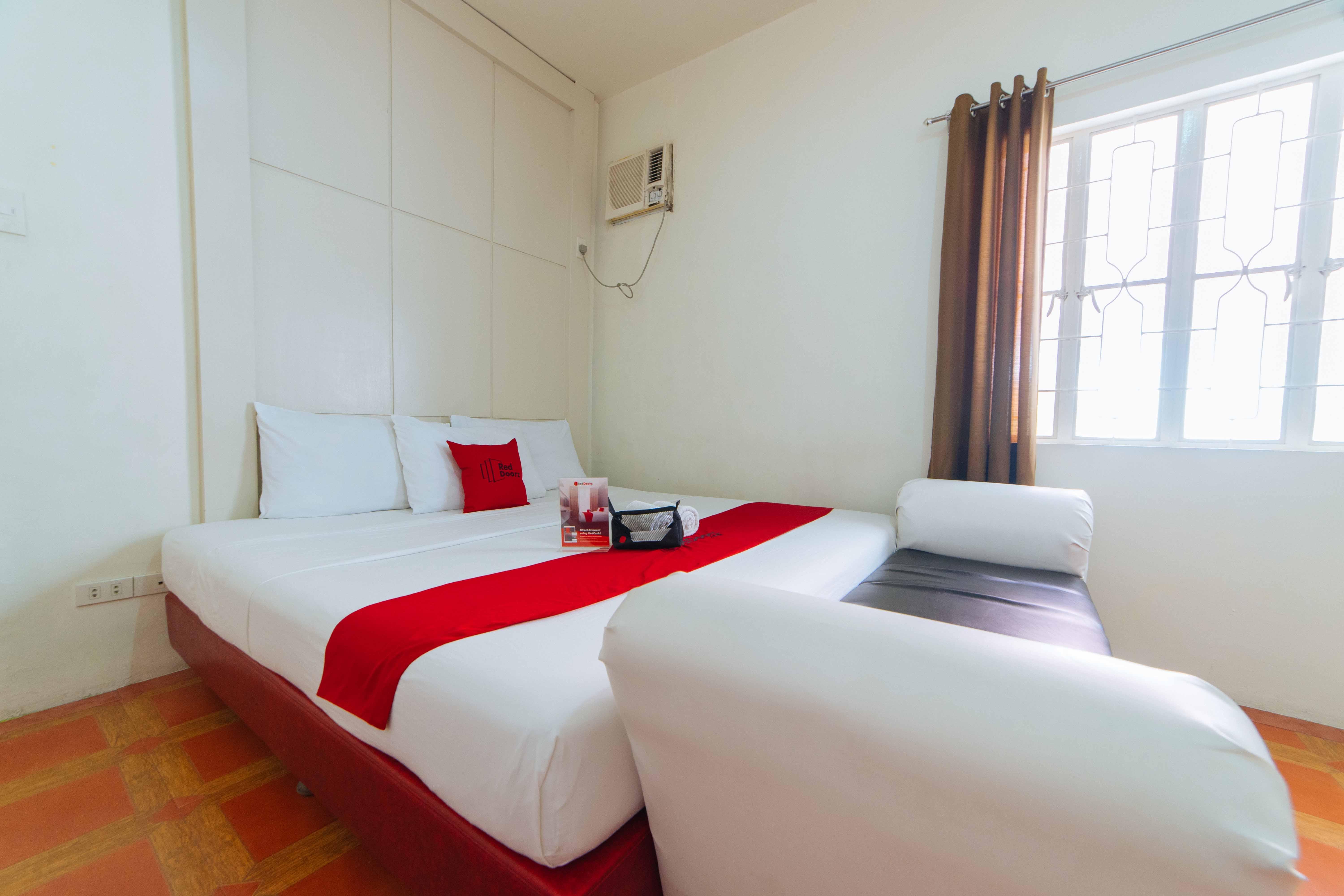 Reddoorz Near Walking Street Angeles City Bagian luar foto