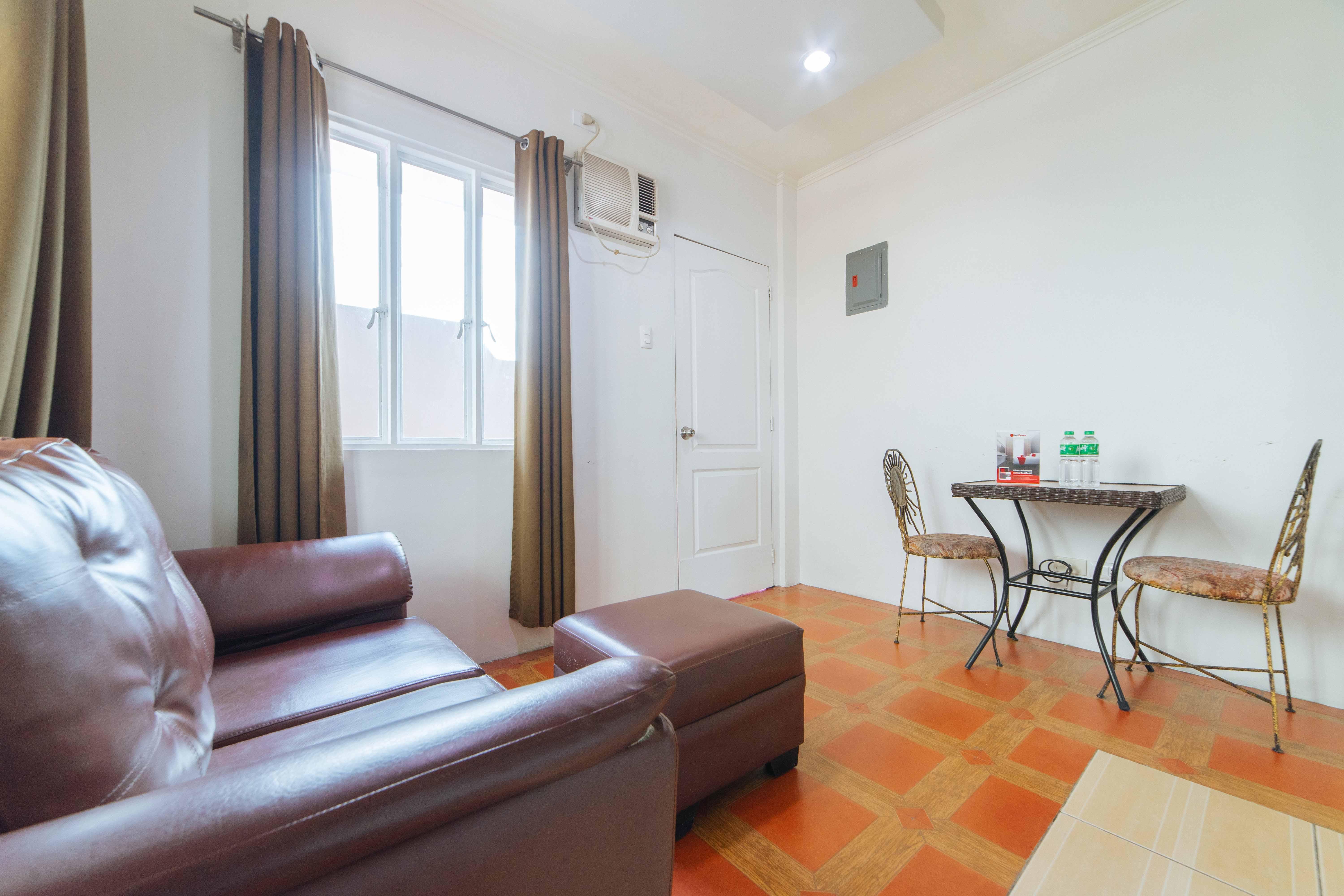 Reddoorz Near Walking Street Angeles City Bagian luar foto