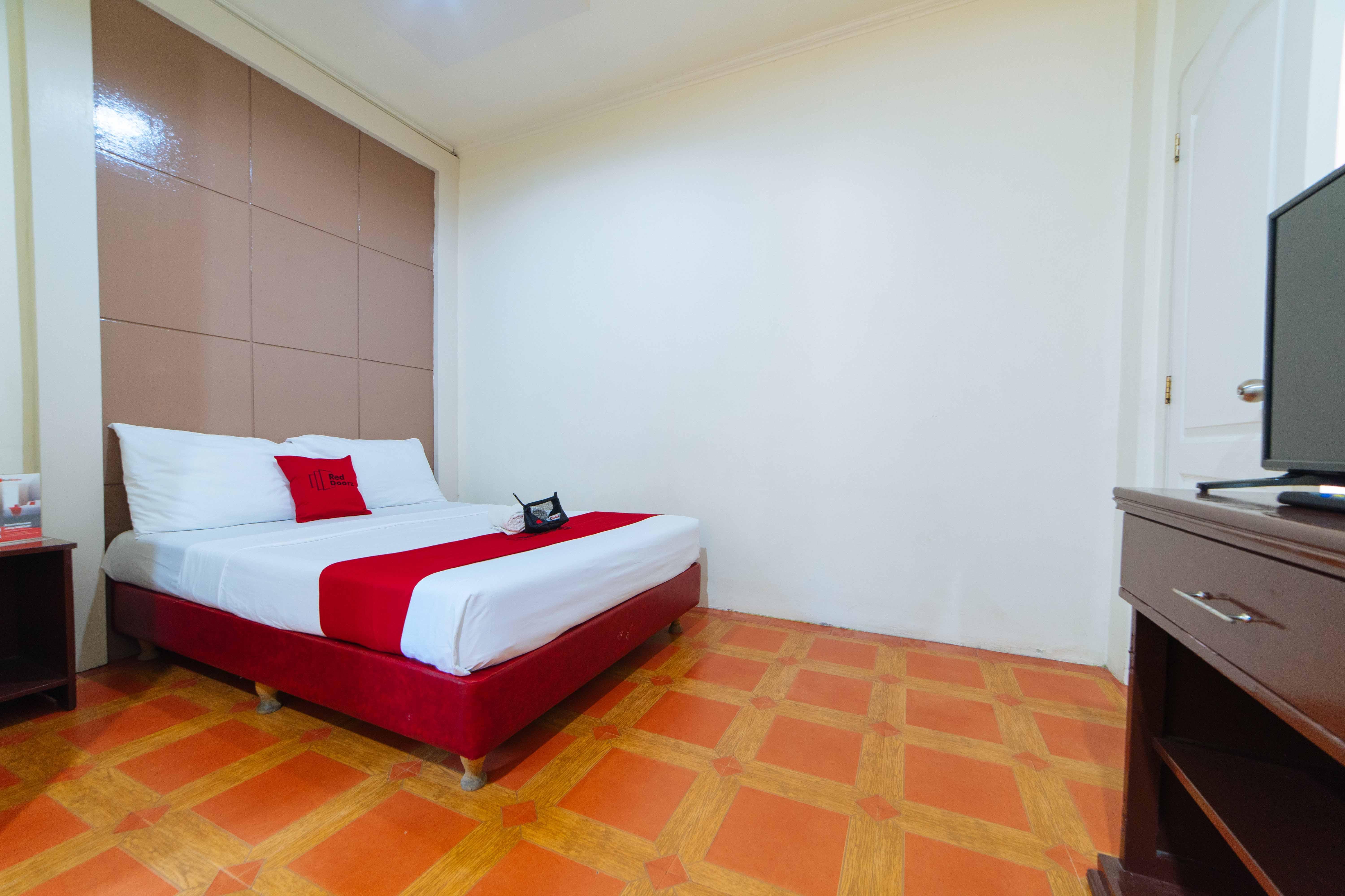 Reddoorz Near Walking Street Angeles City Bagian luar foto