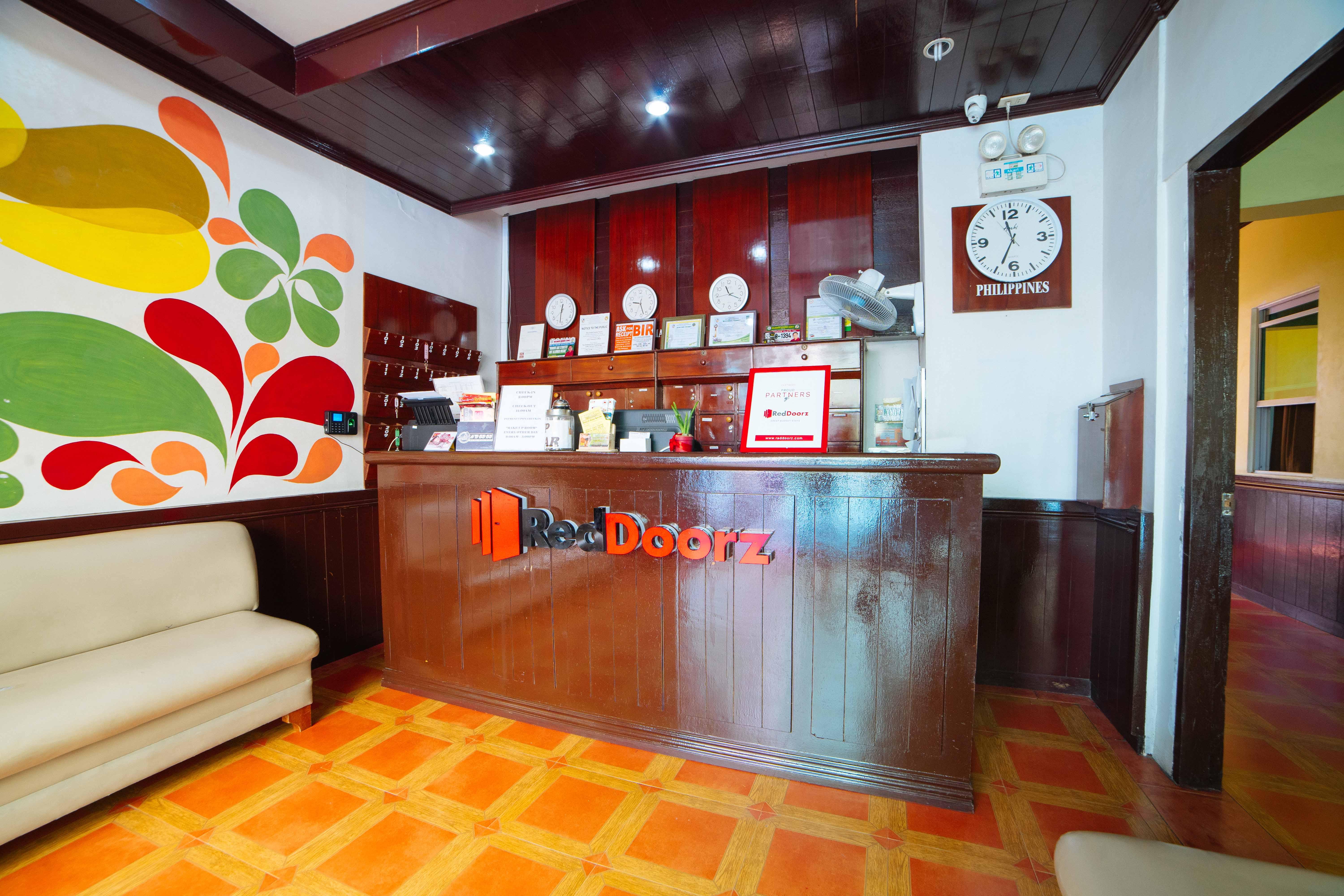 Reddoorz Near Walking Street Angeles City Bagian luar foto