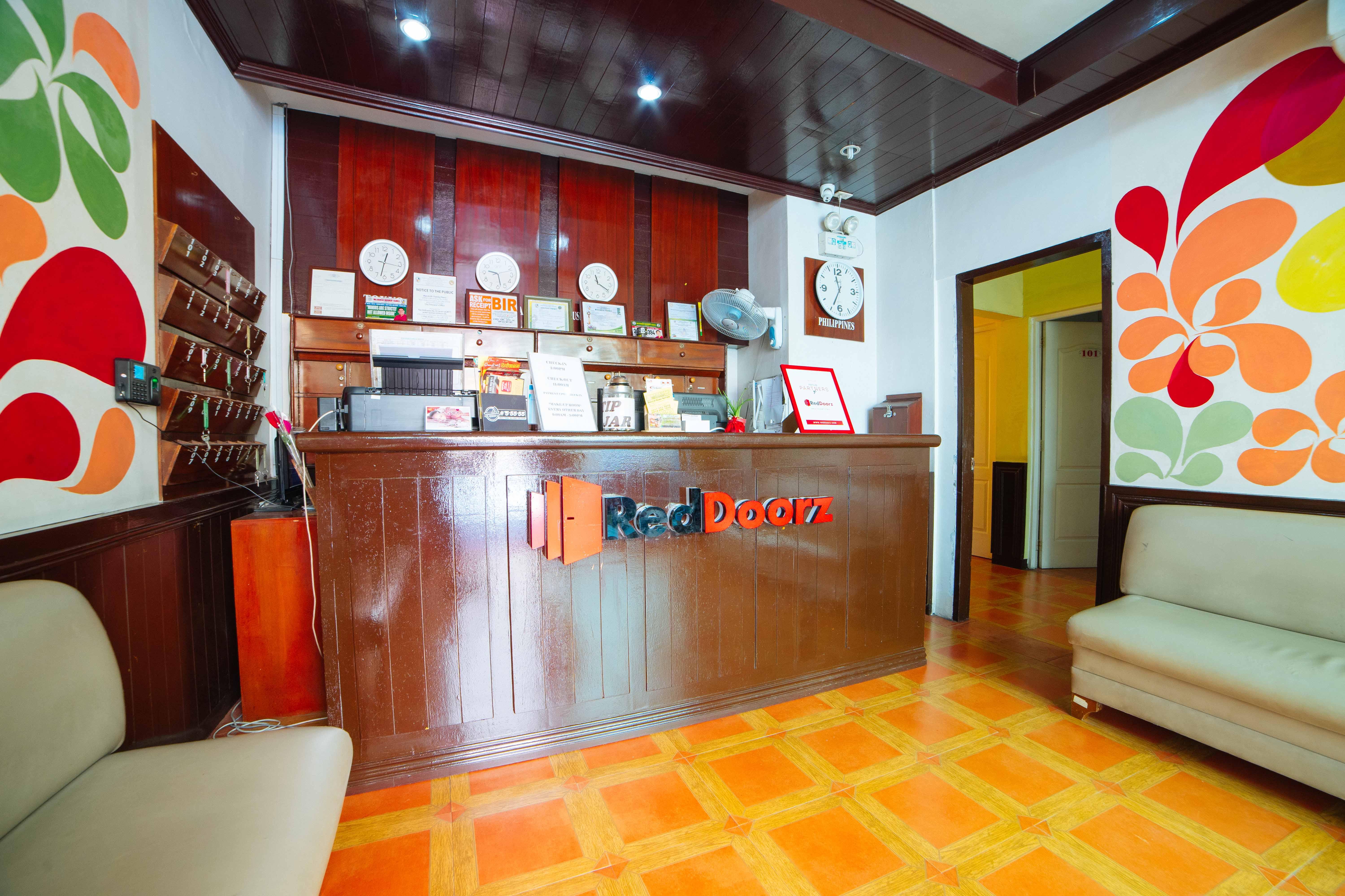 Reddoorz Near Walking Street Angeles City Bagian luar foto