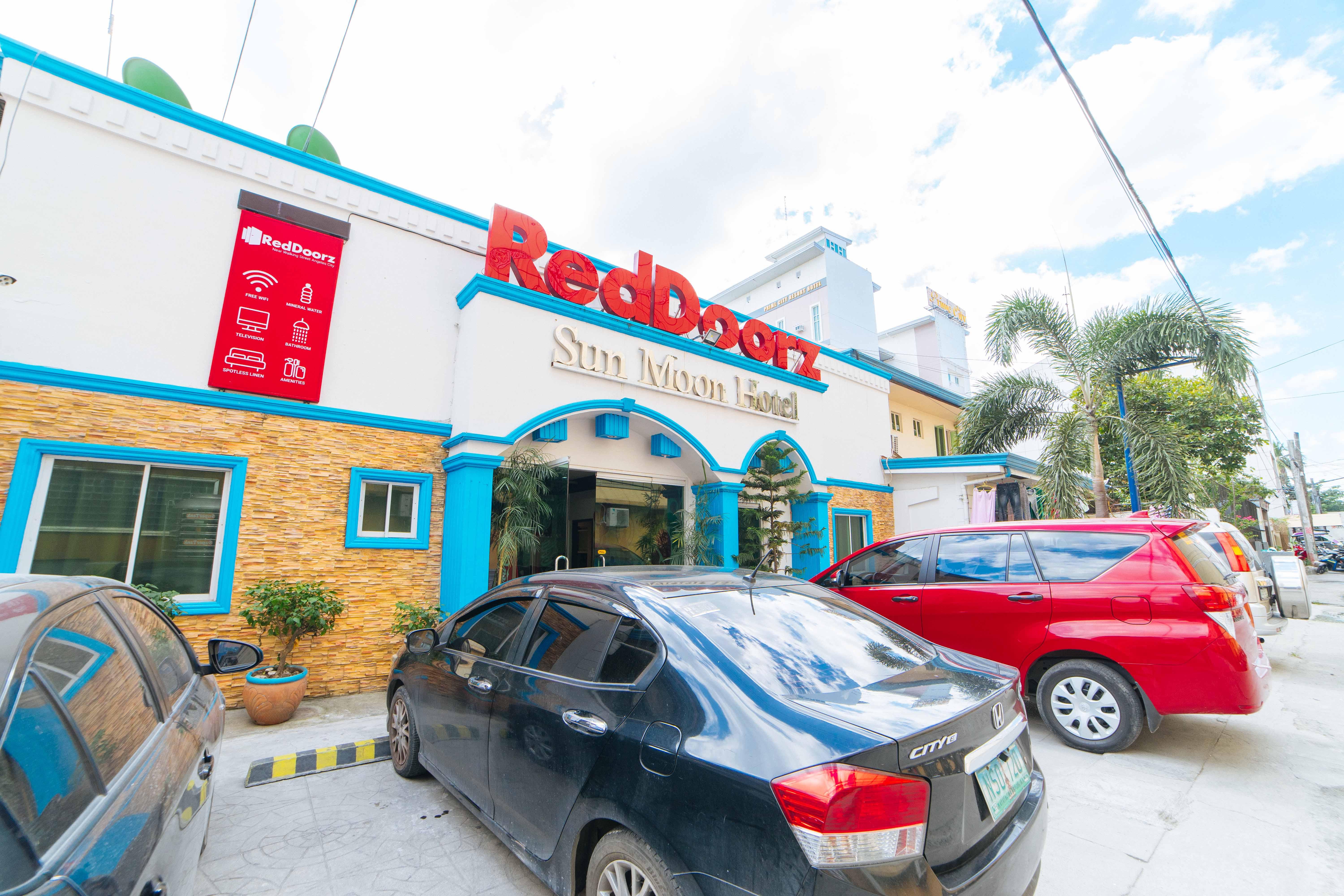 Reddoorz Near Walking Street Angeles City Bagian luar foto