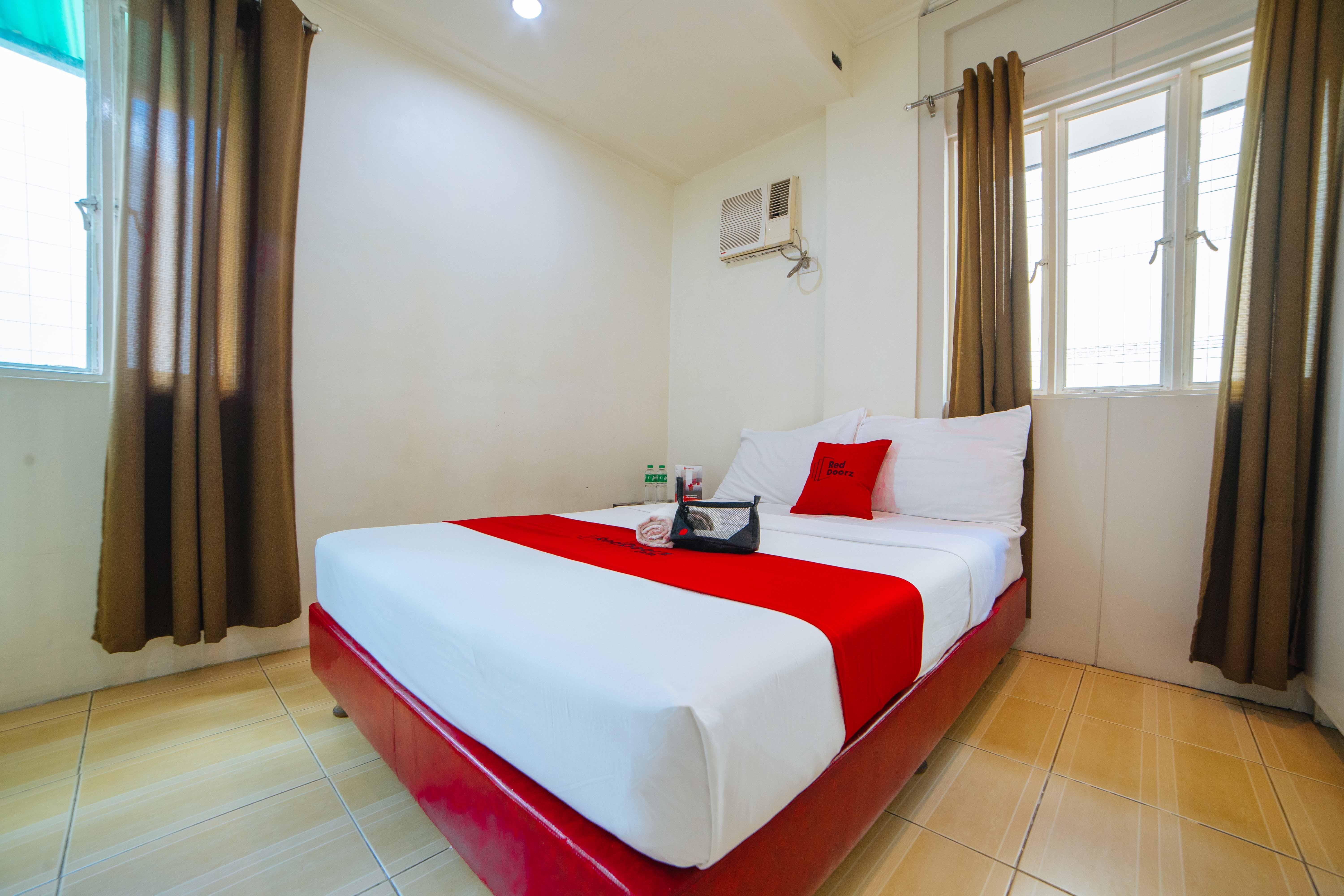 Reddoorz Near Walking Street Angeles City Bagian luar foto