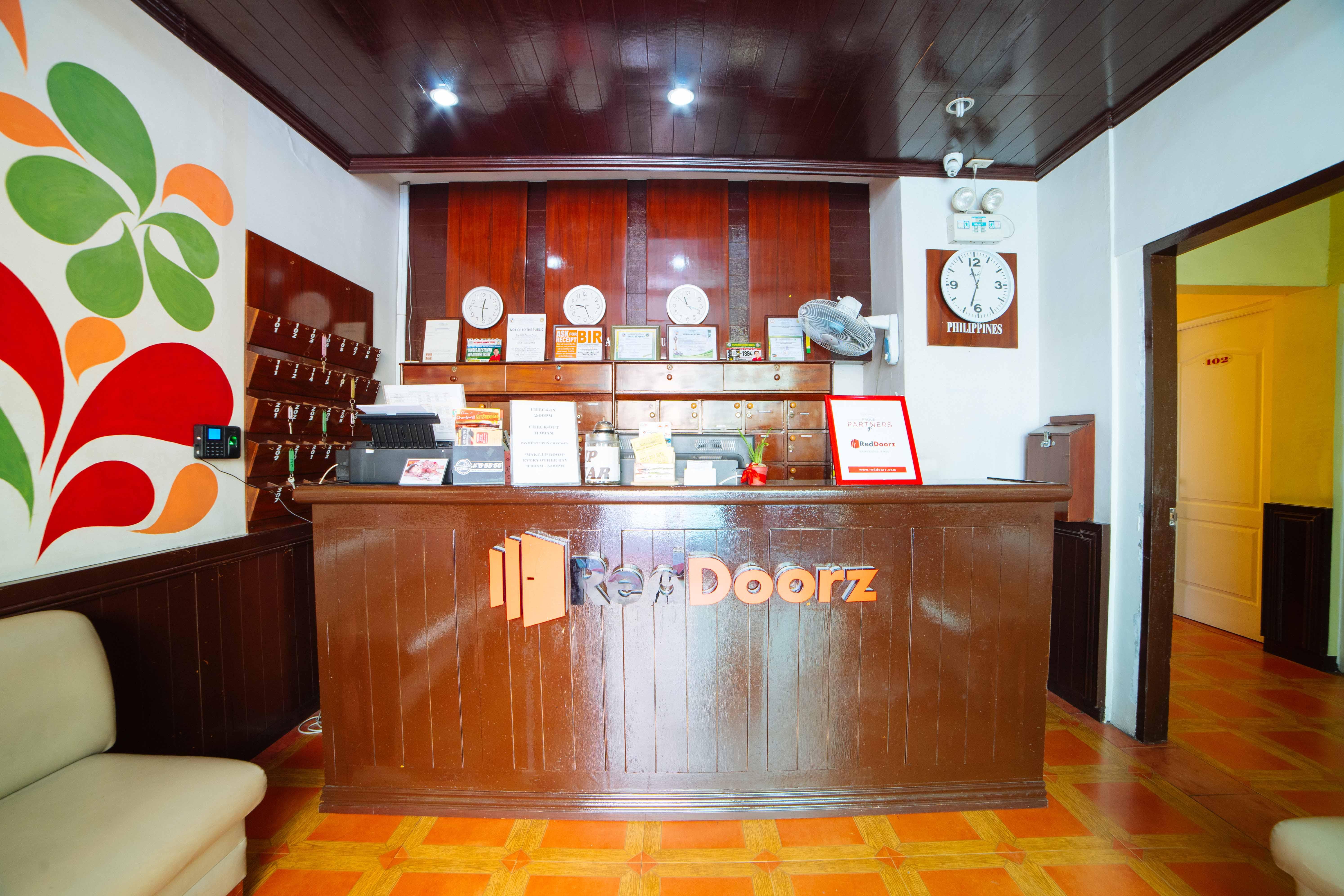 Reddoorz Near Walking Street Angeles City Bagian luar foto